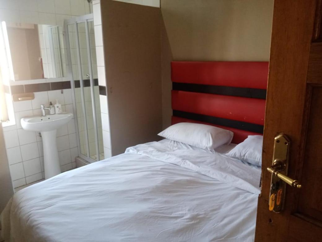 Ebony Guest House Pretoria-Noord Exterior foto