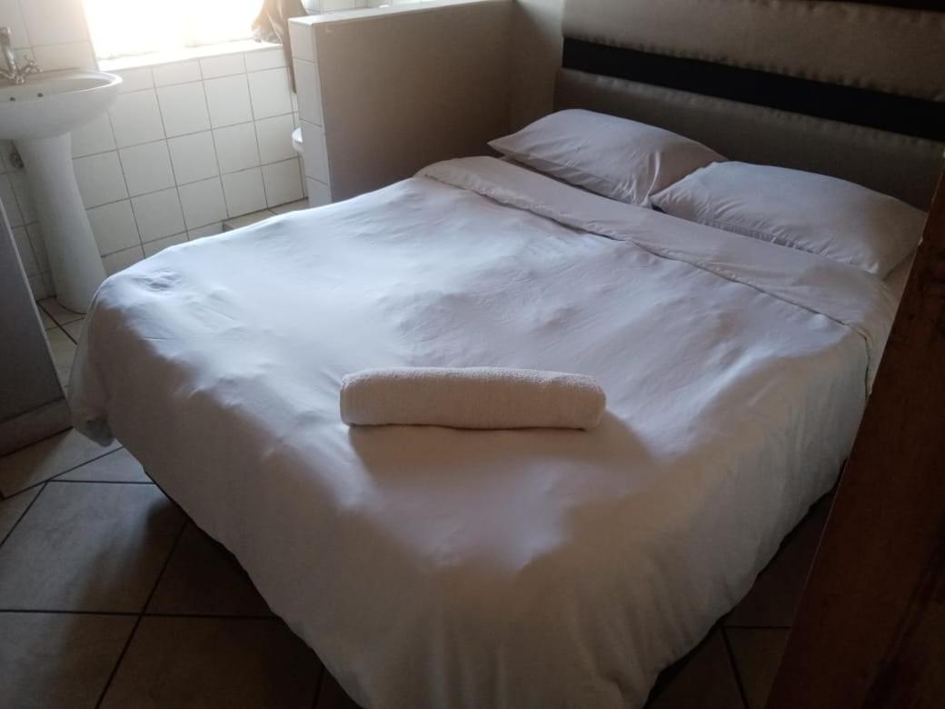Ebony Guest House Pretoria-Noord Exterior foto