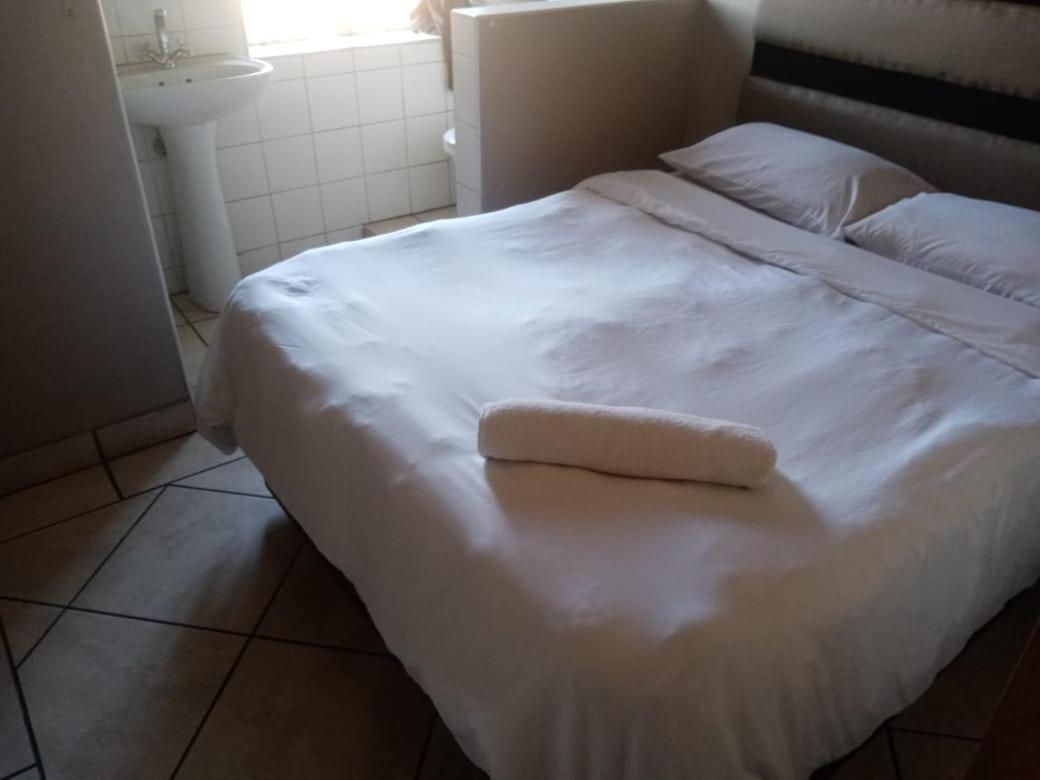 Ebony Guest House Pretoria-Noord Exterior foto