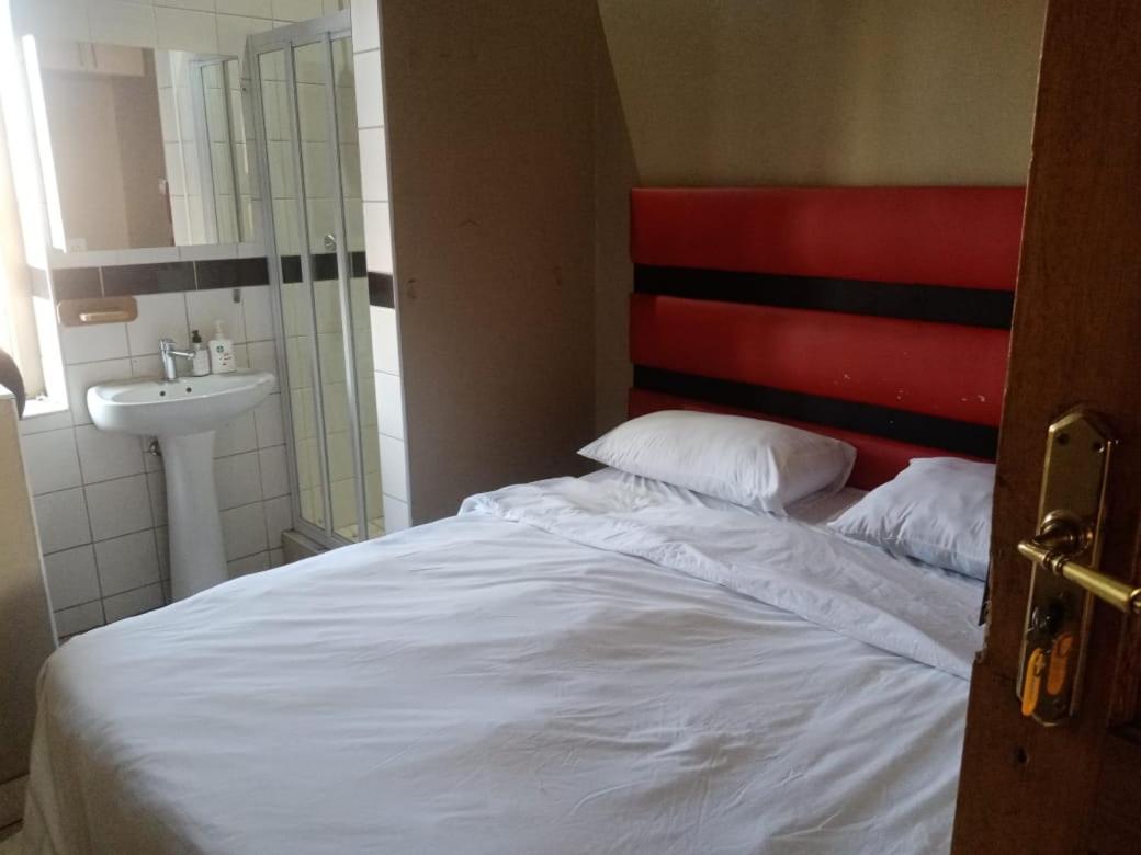 Ebony Guest House Pretoria-Noord Exterior foto